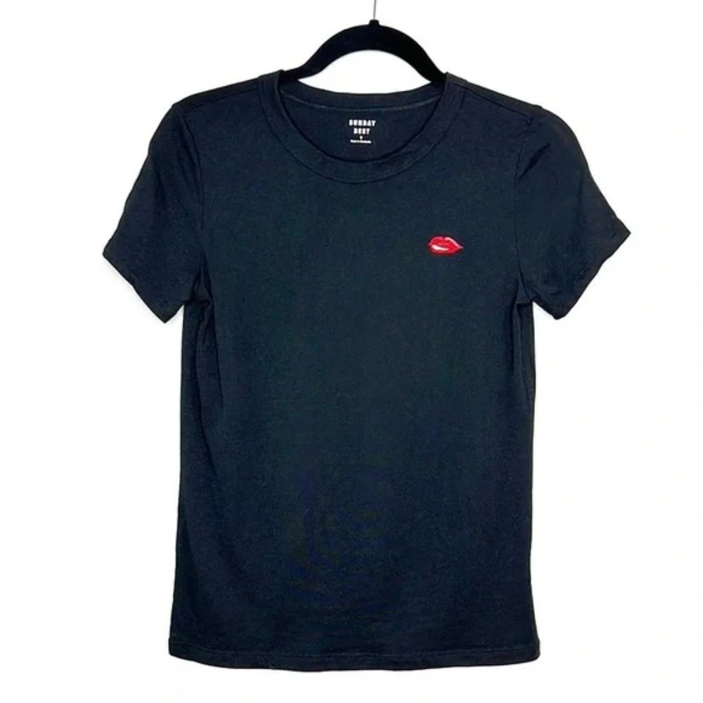 NWOT SUNDAY BEST Artizia Embroidered Lips Tee